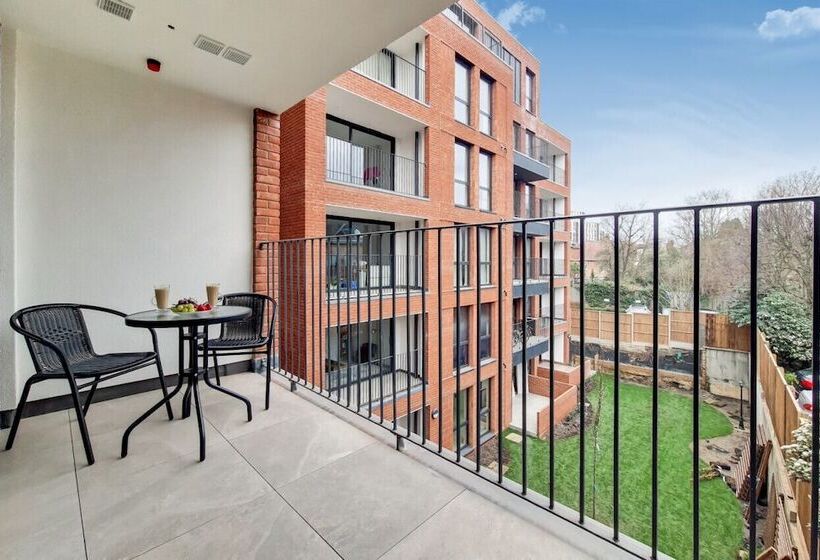 Deluxe Wembley Harrow Apartment