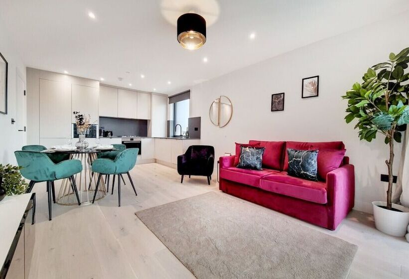 Deluxe Wembley Harrow Apartment