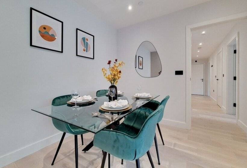 Deluxe Wembley Harrow Apartment