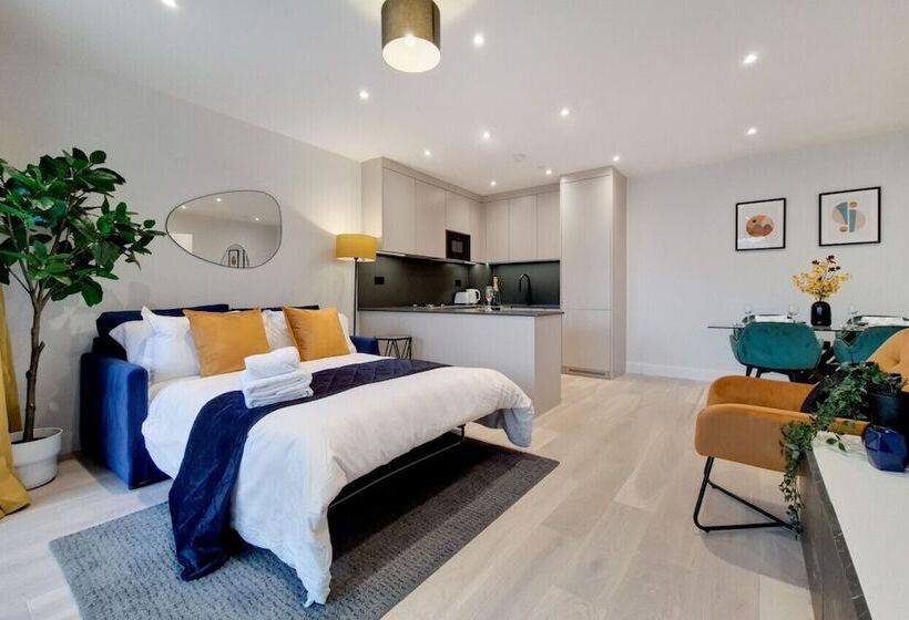 Deluxe Wembley Harrow Apartment