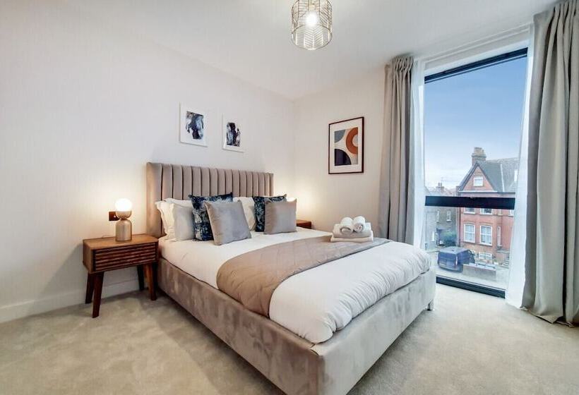 Deluxe Wembley Harrow Apartment