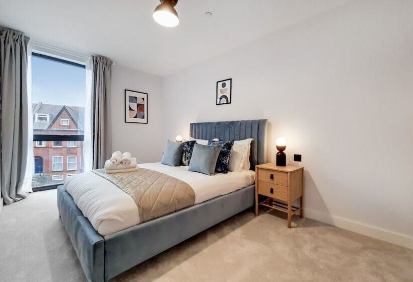 Deluxe Wembley Harrow Apartment