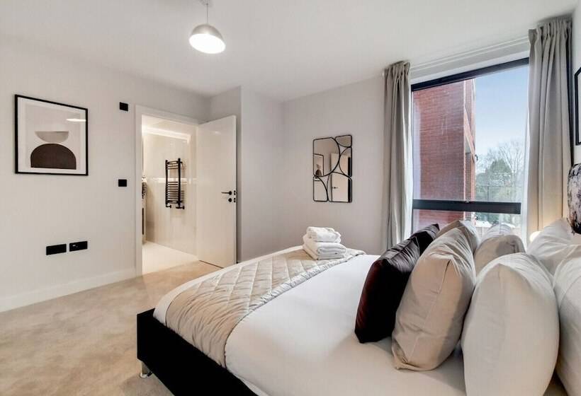 Deluxe Wembley Harrow Apartment