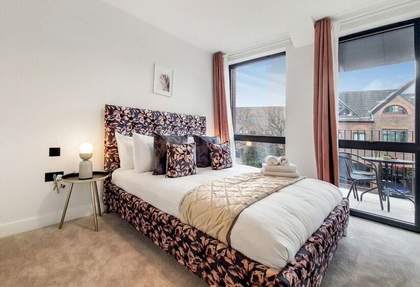 Deluxe Wembley Harrow Apartment