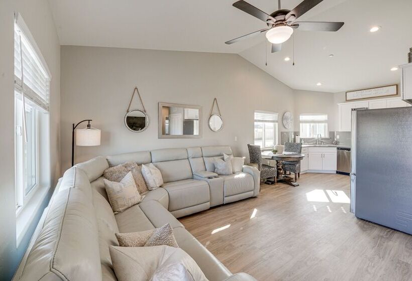 Dog Friendly Home Near Golfing In Bakersfield!