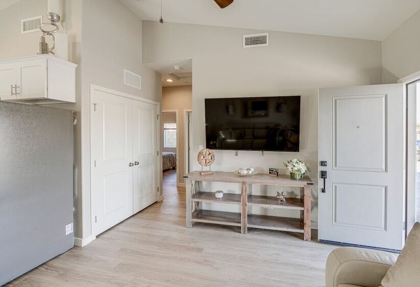 Dog Friendly Home Near Golfing In Bakersfield!