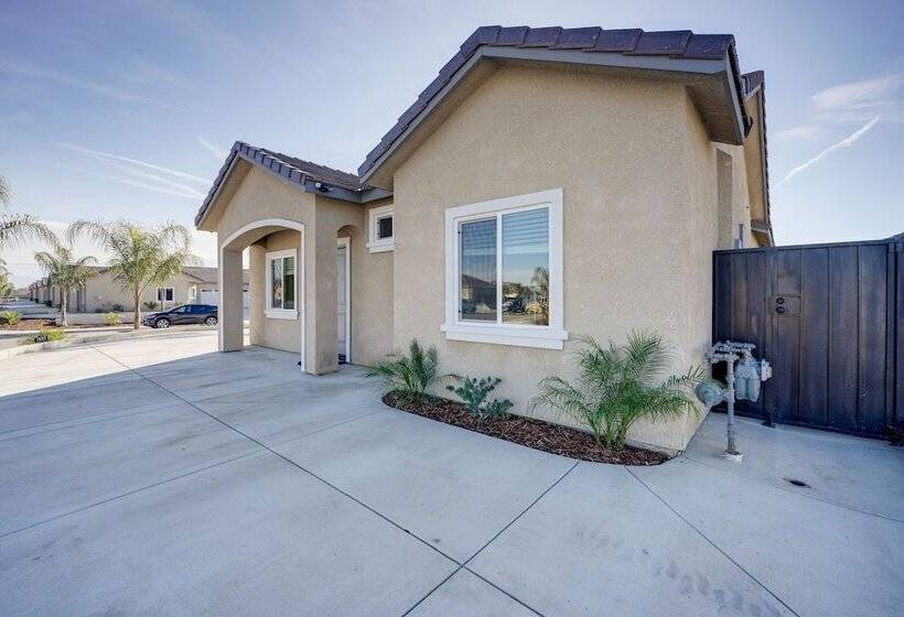 Dog Friendly Home Near Golfing In Bakersfield!