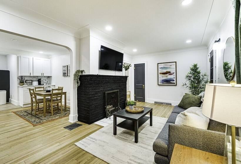 Dog Friendly Pleasant Ridge Home: 13 Mi To Detroit