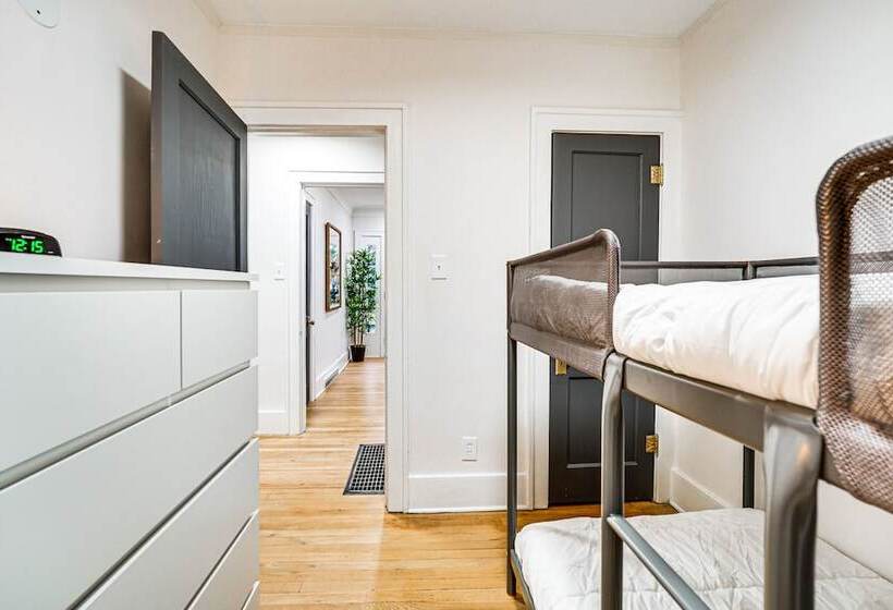 Dog Friendly Pleasant Ridge Home: 13 Mi To Detroit