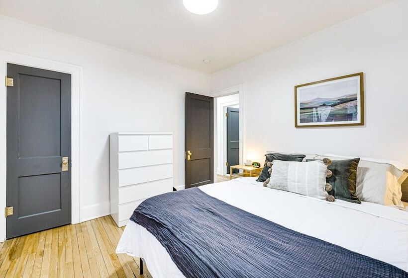 Dog Friendly Pleasant Ridge Home: 13 Mi To Detroit