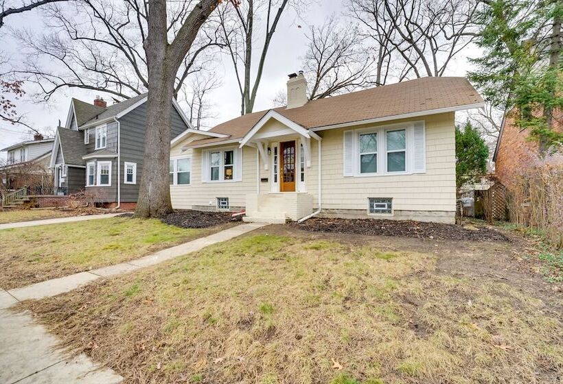 Dog Friendly Pleasant Ridge Home: 13 Mi To Detroit