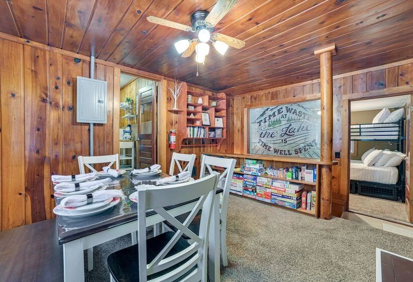 Dog Friendly Roscommon Cabin, Walk To Higgins Lake