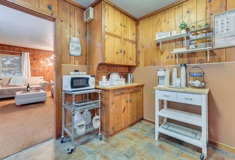 Dog Friendly Roscommon Cabin, Walk To Higgins Lake