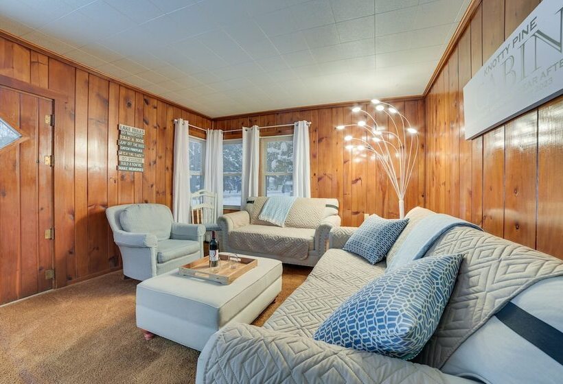 Dog Friendly Roscommon Cabin, Walk To Higgins Lake