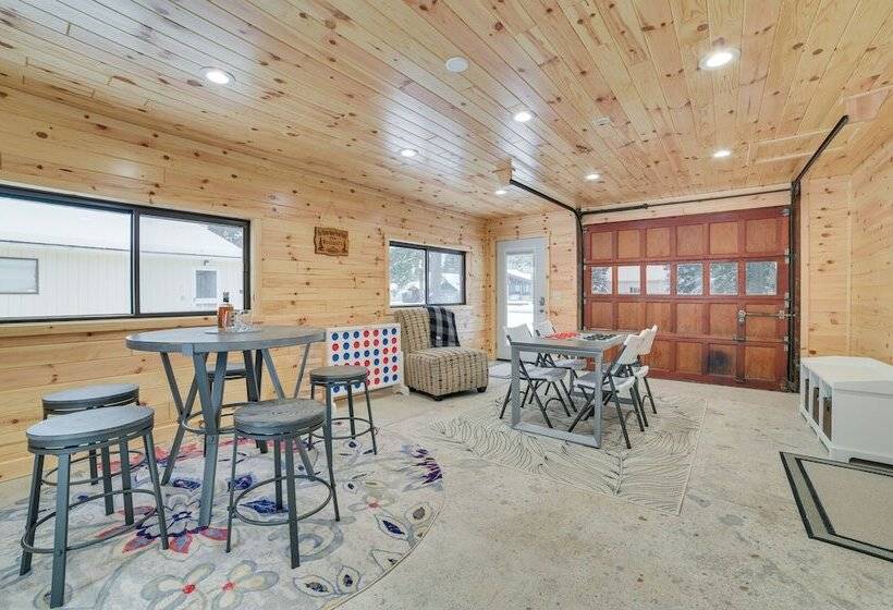 Dog Friendly Roscommon Cabin, Walk To Higgins Lake