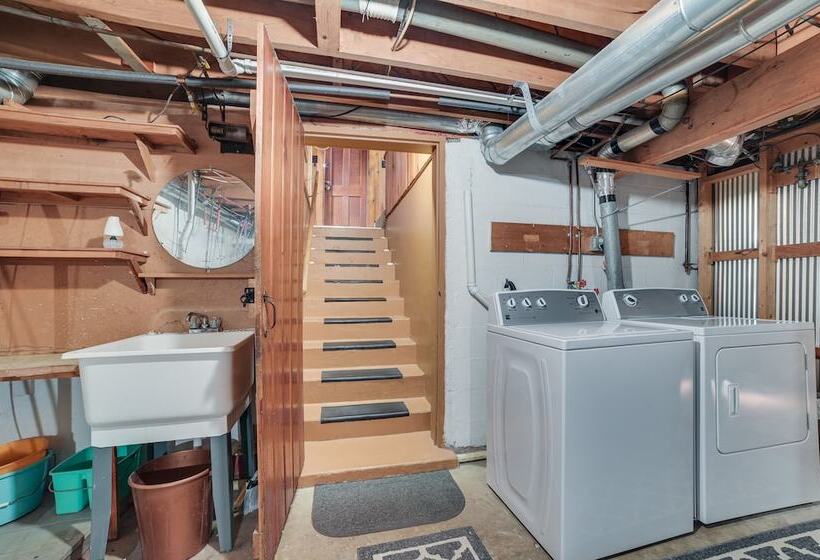 Dog Friendly Roscommon Cabin, Walk To Higgins Lake