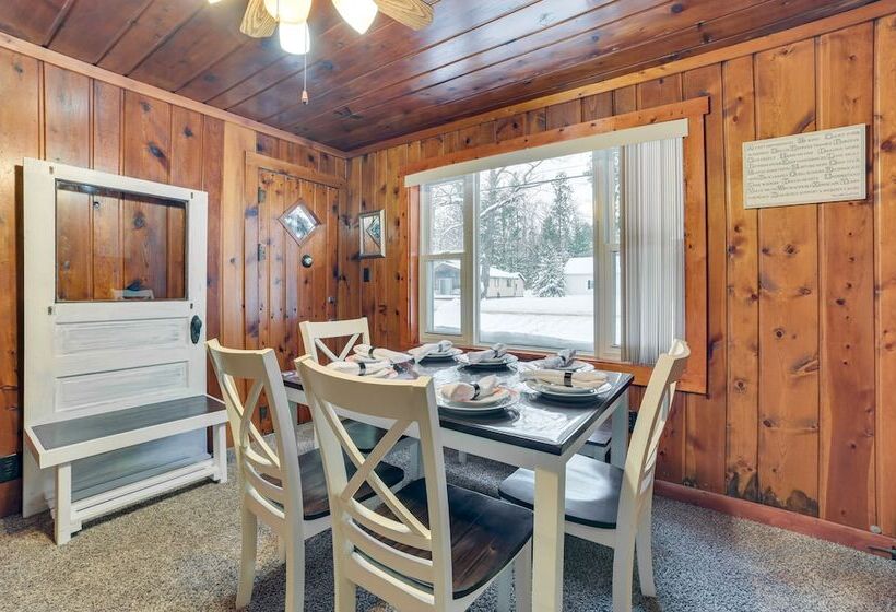 Dog Friendly Roscommon Cabin, Walk To Higgins Lake