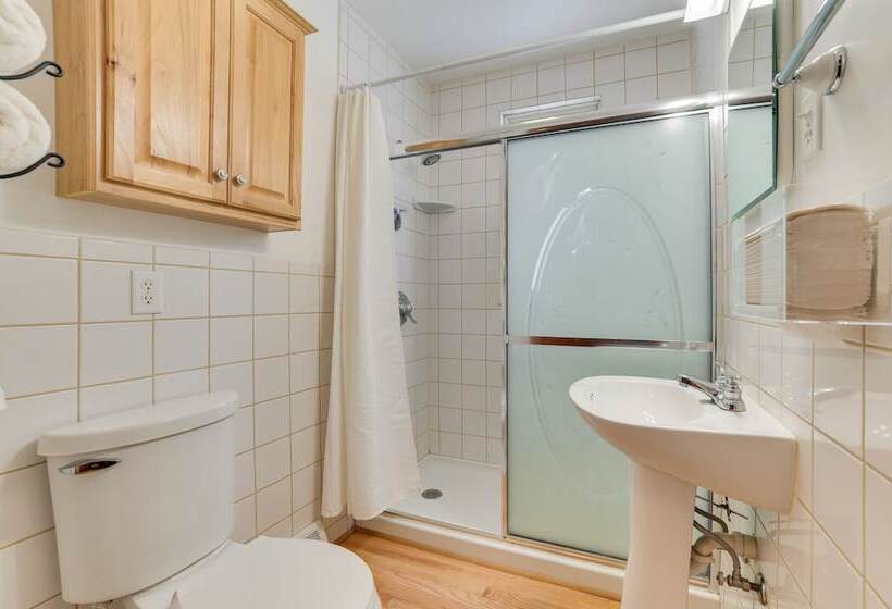 Dog Friendly Roscommon Cabin, Walk To Higgins Lake