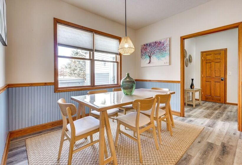 Elegant Pataskala Home W/ Hot Tub & Fire Pit!