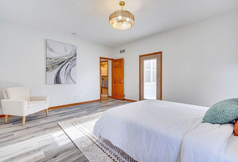 Elegant Pataskala Home W/ Hot Tub & Fire Pit!