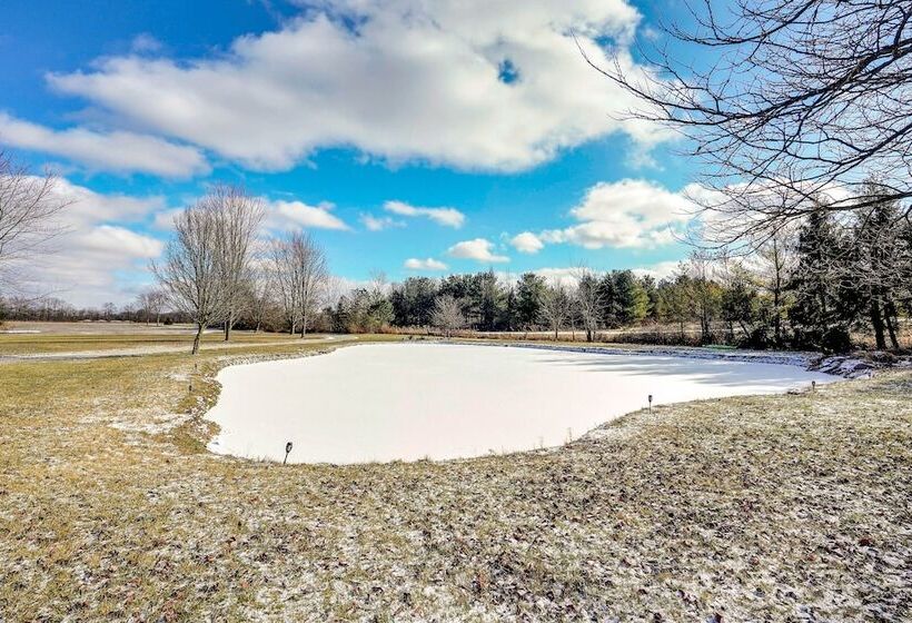 Elegant Pataskala Home W/ Hot Tub & Fire Pit!