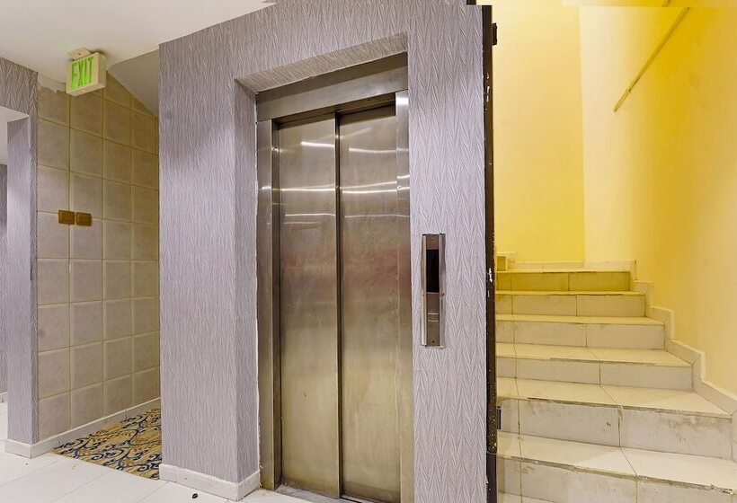 Emirates Hotel	By Oyo