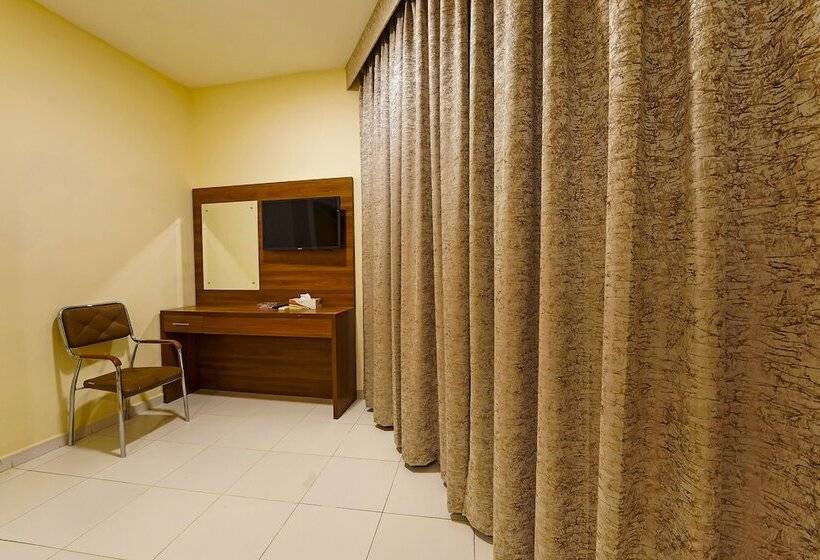 Emirates Hotel	By Oyo