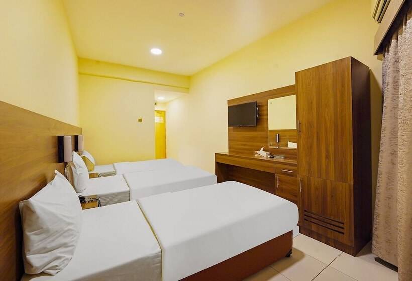 Emirates Hotel	By Oyo