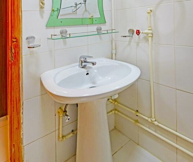 Emirates Hotel	By Oyo