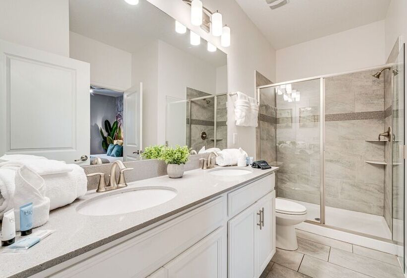 Disney Getaway W/ Game Room & Home Theater!