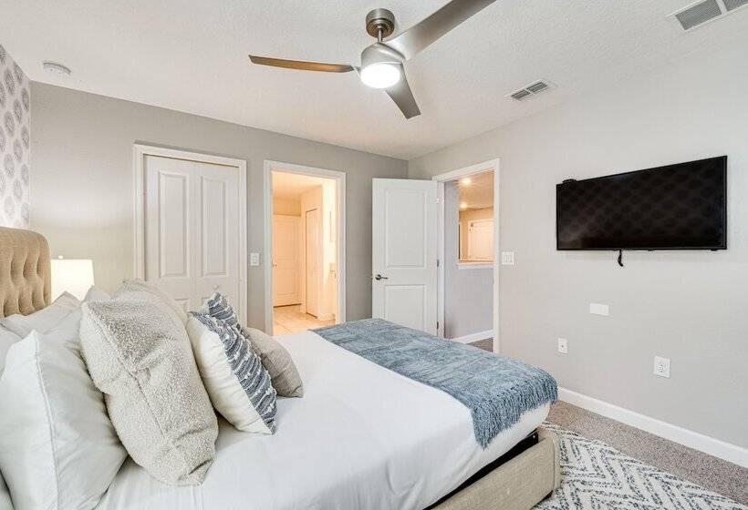 Disney Getaway W/ Game Room & Home Theater!