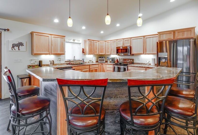 Family Friendly Fairbanks Home: Chena River Access