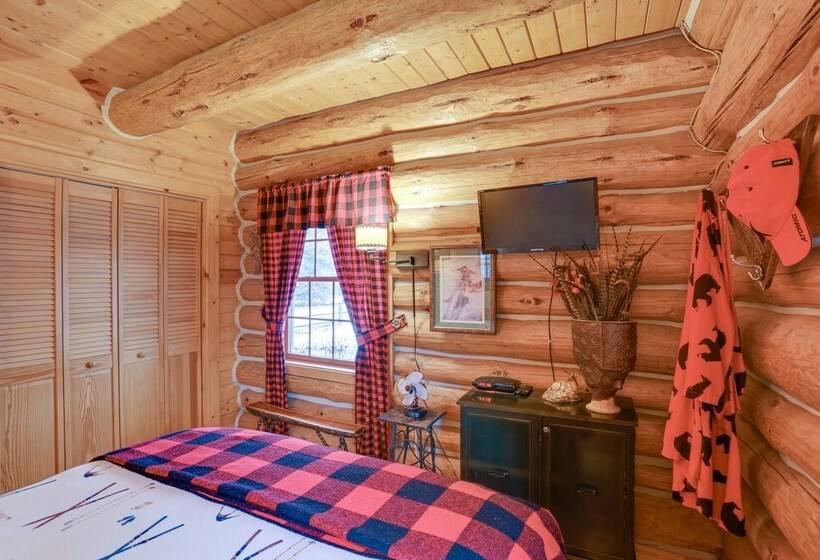 Quiet Thompsonville Log Home: Deck & River Access!