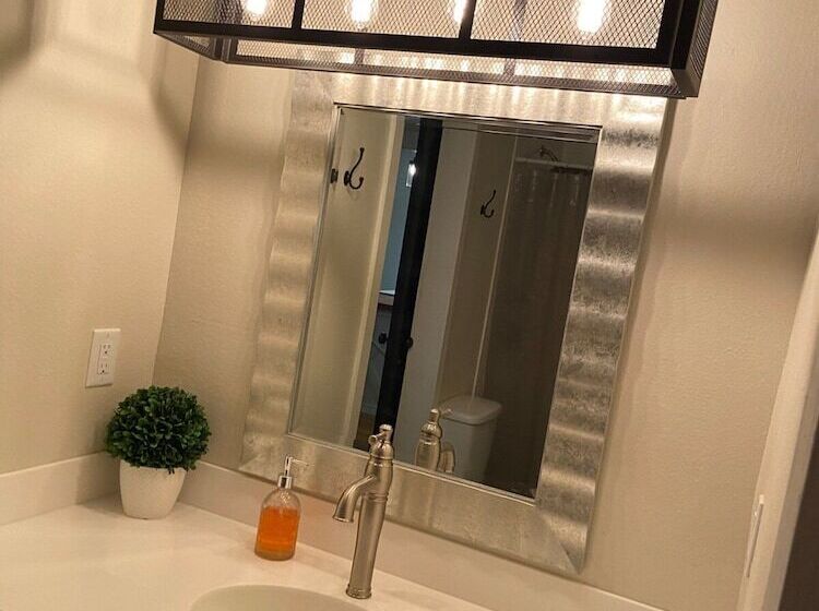 Frank Howard 111 Farmhouse