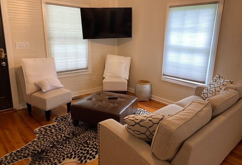 Frank Howard 111 Farmhouse