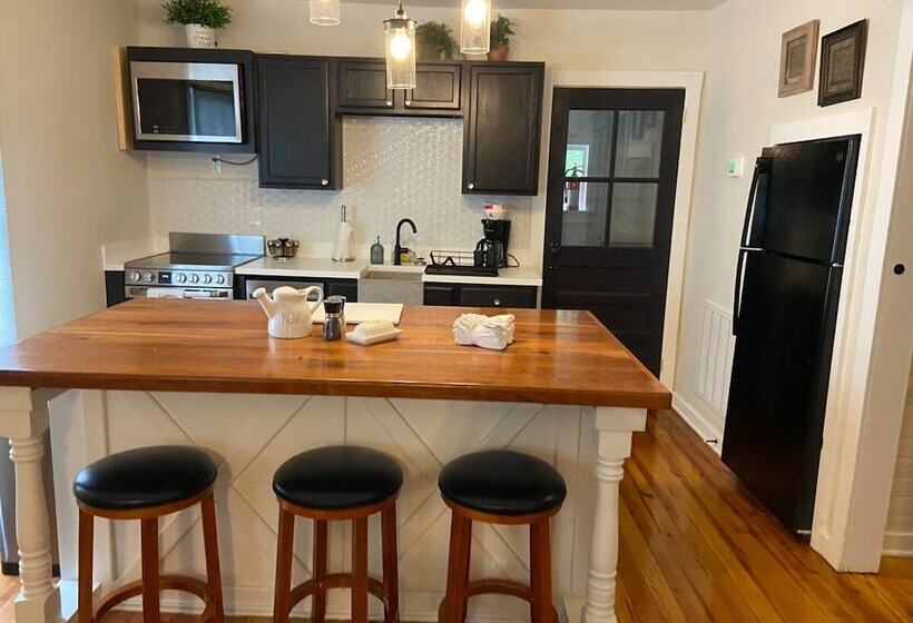 Frank Howard 111 Farmhouse