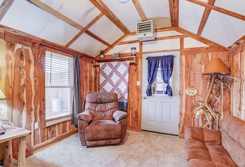 Glenvil Cabin W/ Gas Grill: Steps To Dock & Pond!