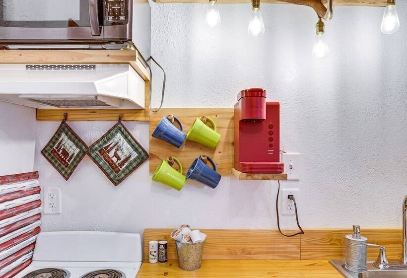 Glenvil Cabin W/ Gas Grill: Steps To Dock & Pond!