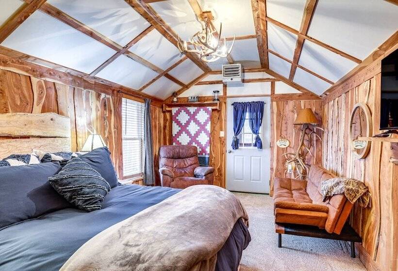 Glenvil Cabin W/ Gas Grill: Steps To Dock & Pond!