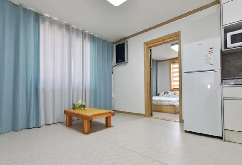 Goseong Hayanpado Pension