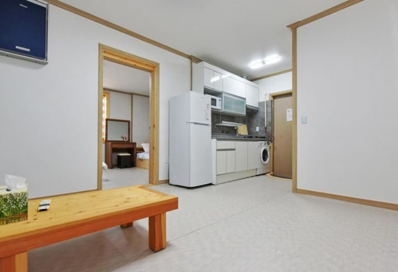 Goseong Hayanpado Pension