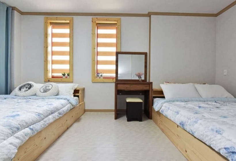 Goseong Hayanpado Pension