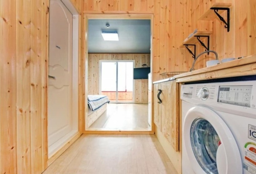 Goseong Hayanpado Pension