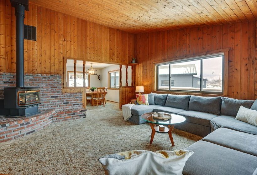 Enjoy Deck + Mtn Views: Grand Lake Retreat!