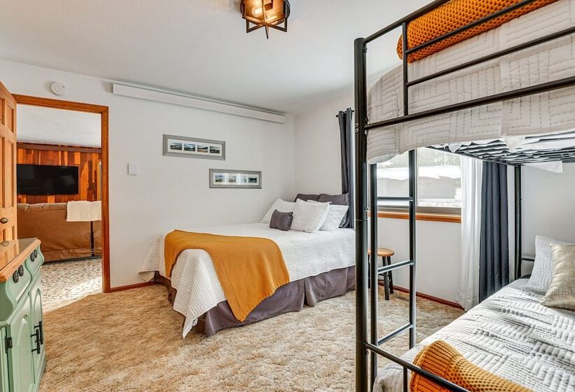 Enjoy Deck + Mtn Views: Grand Lake Retreat!