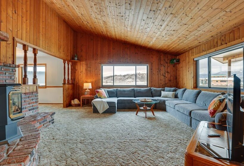 Enjoy Deck + Mtn Views: Grand Lake Retreat!