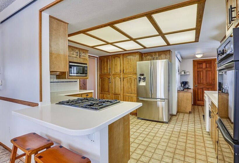 Enjoy Deck + Mtn Views: Grand Lake Retreat!