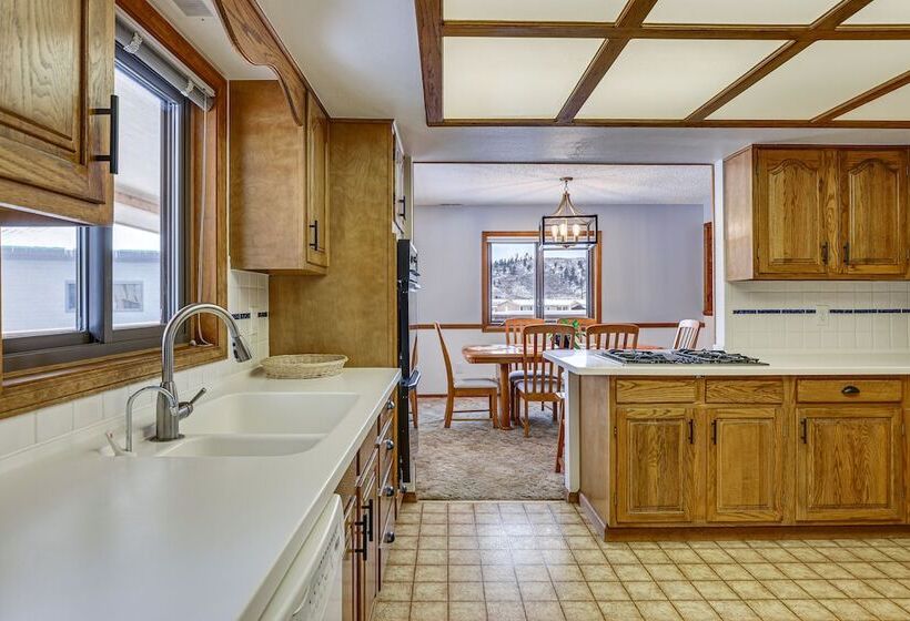 Enjoy Deck + Mtn Views: Grand Lake Retreat!