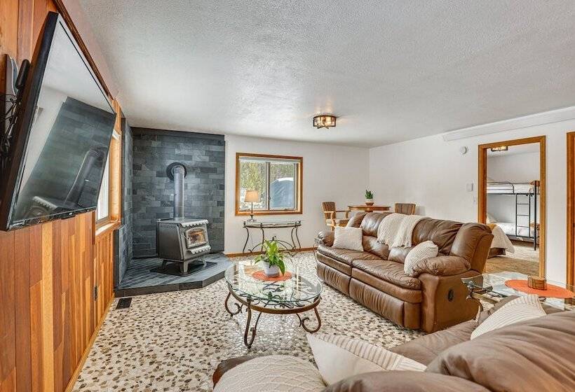 Enjoy Deck + Mtn Views: Grand Lake Retreat!