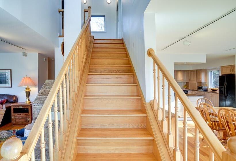 Great Barrington Lakeside Getaway W/ Kayak & Grill